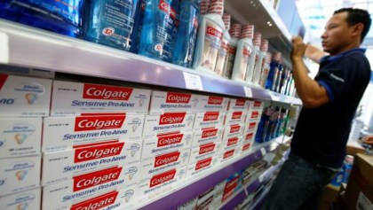 Cierra planta Colgate-Palmolive en Venezuela por falta de cartón