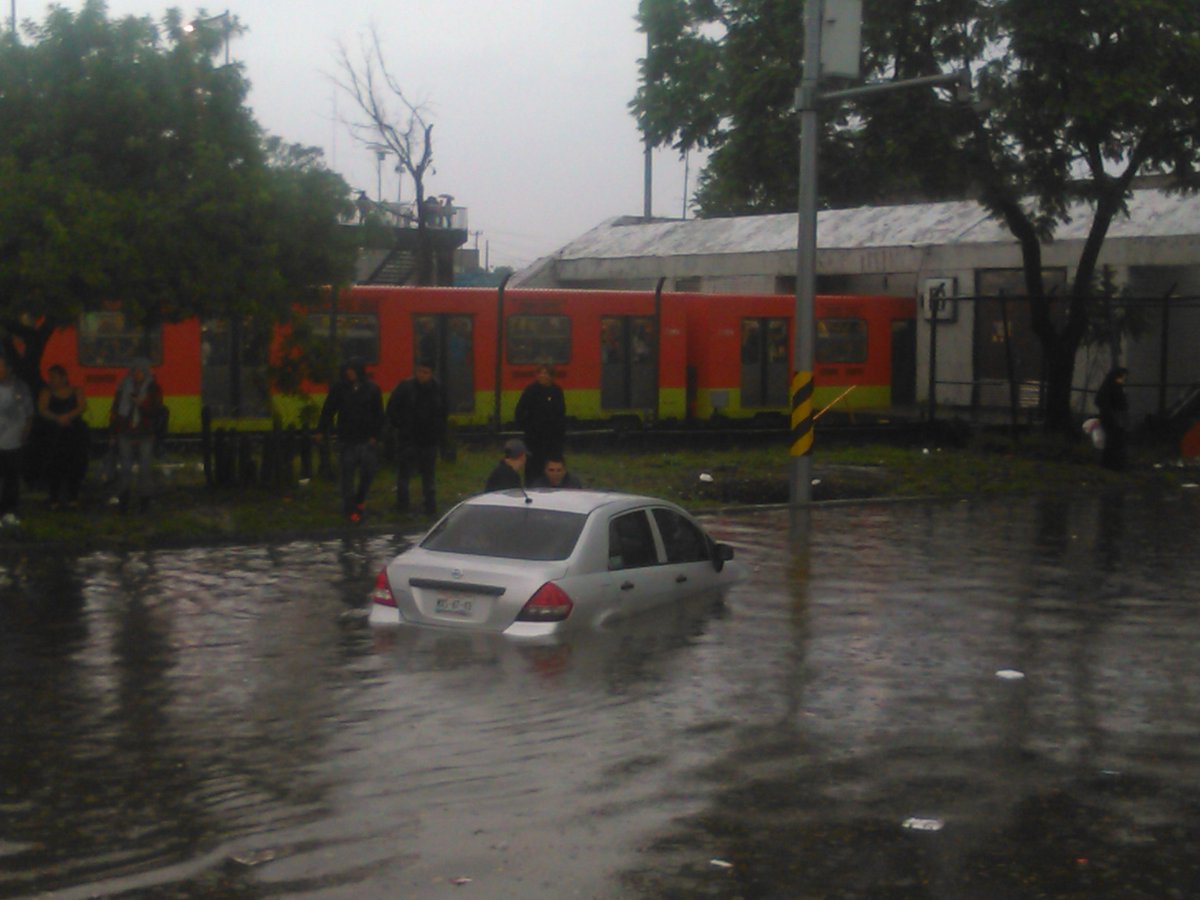 Inundación en Metro Indios Verdes