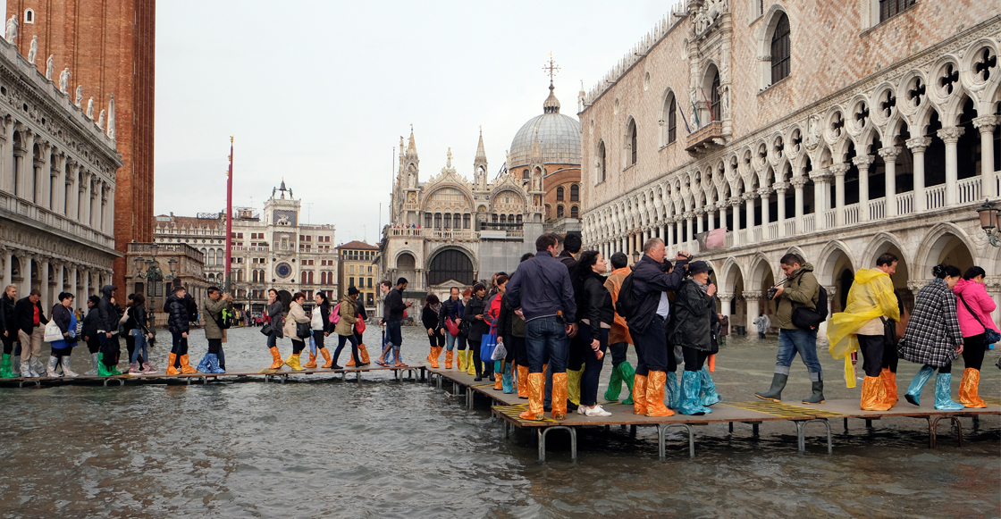 Tres cuartas partes de Venecia están inundadas; van 5 muertos