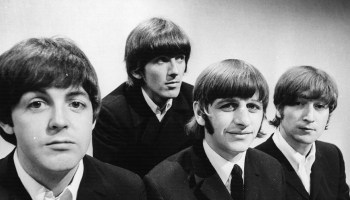 Escucha la versión inédita de ‘While My Guitar Gently Weeps’ de The Beatles