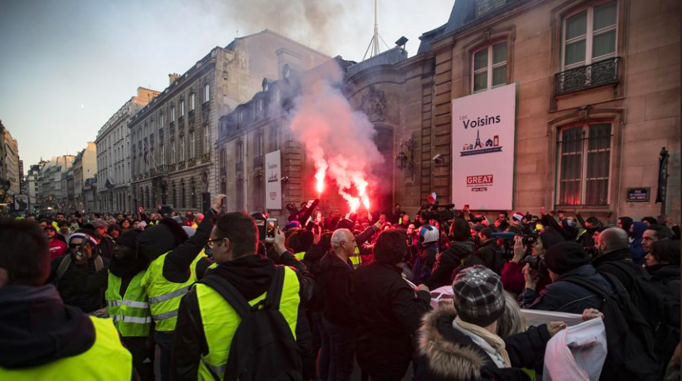 ¿Por qué los ‘Chalecos Amarillos’ han tomado Francia?