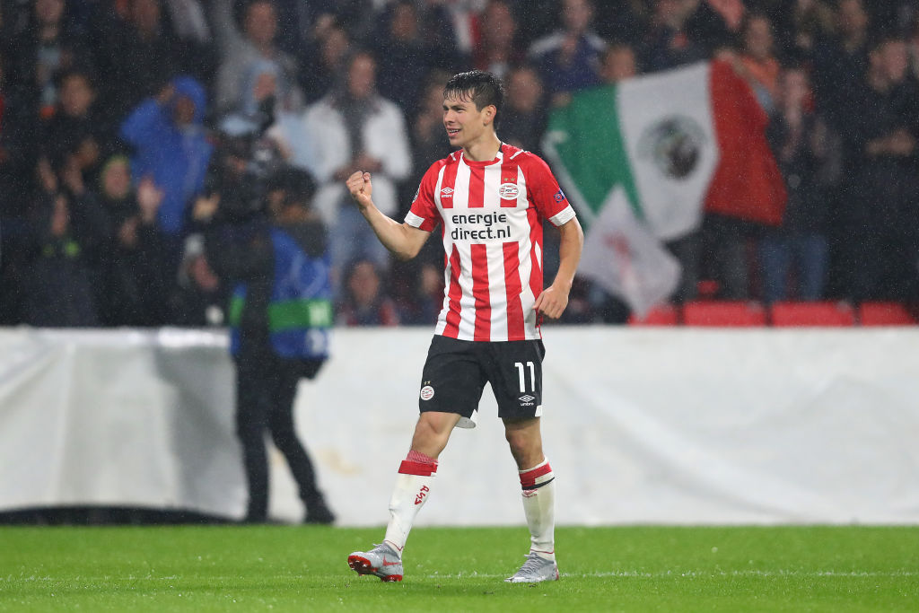 ¡Le pegó al Barcelona! Revive el gol del 'Chucky' Lozano en la Champions League