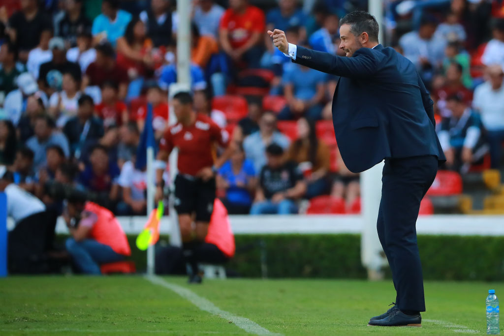 ¿Maradona, eres tú? Así festejó Rafa Puente el pase de Querétaro a la Liguilla