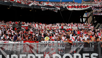 ¡Aprende algo, CONMEBOL! Hinchas de River piden no jugar final de Copa Libertadores