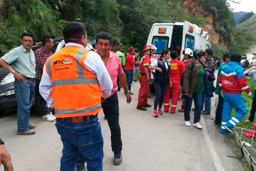 ¡Terrible accidente! Murieron 7 adolescentes que disputarían una final de futbol en Perú