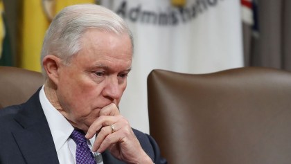 ¡Se le acabó el veinte! Trump anuncia la destitución del fiscal general Jeff Sessions