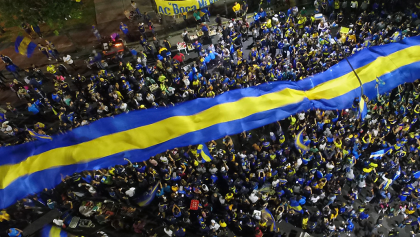 ¡Piel chinita! En imágenes la caravana que armó la afición de Boca para despedirlos