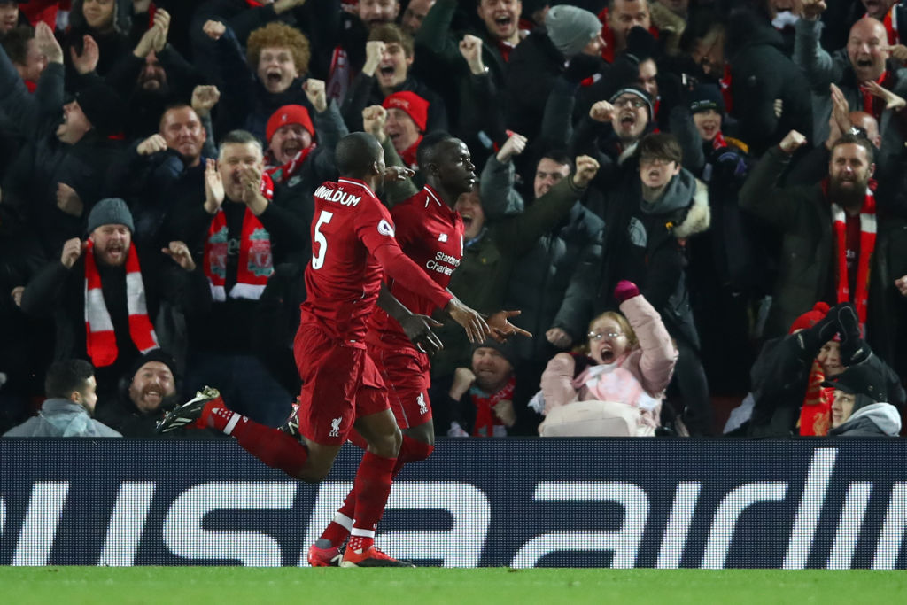 ¡Van los goles! Liverpool venció al Manchester United y sigue de líder en la Premier League