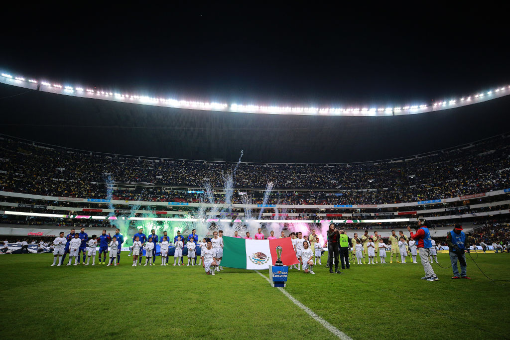 Aficionados llevaron ‘serenata’ a jugadores de Cruz Azul para motivarlos previo a la Final