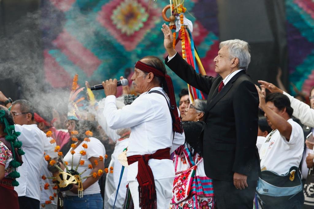 amlo-ceremonia-indigena-entrega-baston-mando-02