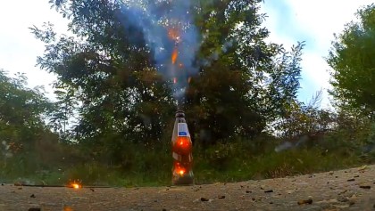 Cerillos quemándose dentro de una botella