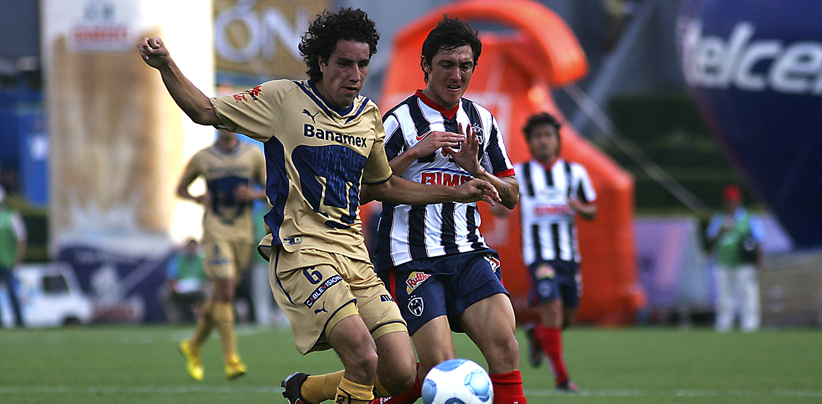 ¿Cuántos futbolistas han jugado en Pumas y América?