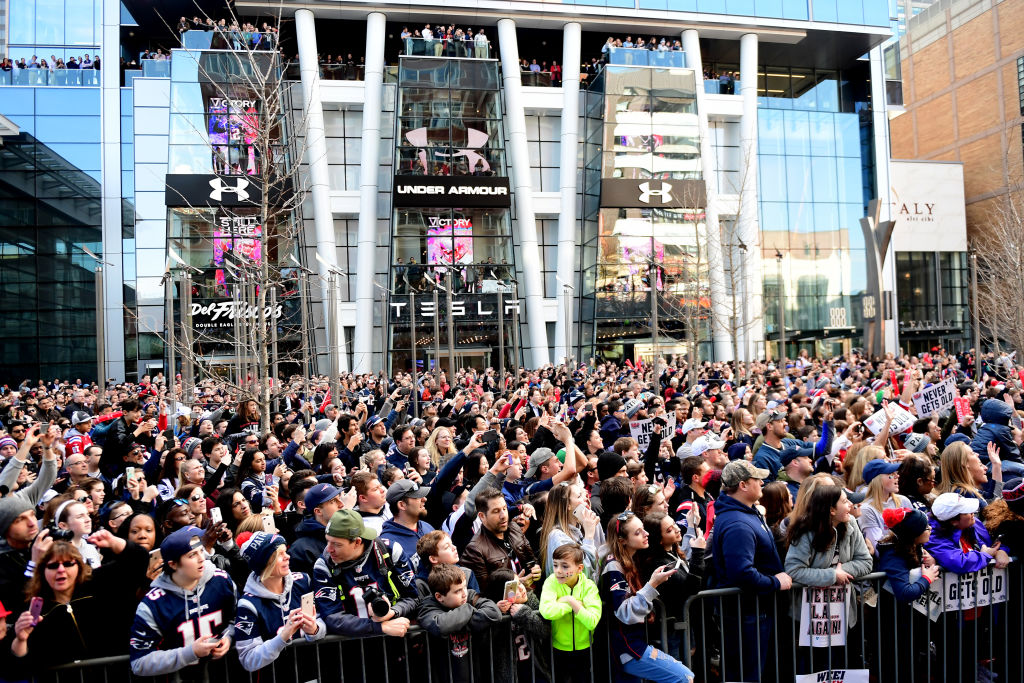 ¡Ah no bueeno! Fans de los Patriots protagonizan pelea en festejos por el Super Bowl