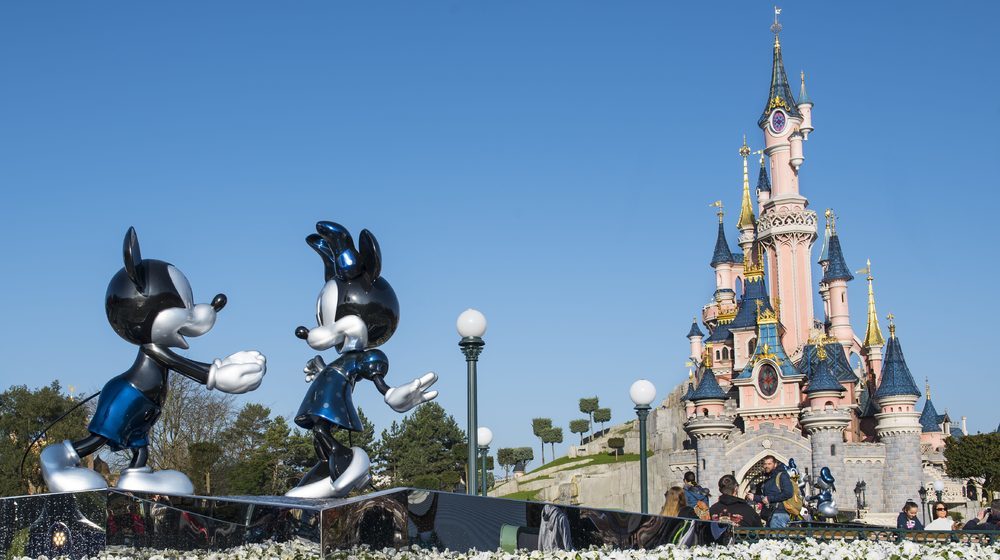 ¡Bravo! Uno de los parques de Disney tendrá su propio desfile del orgullo gay por primera vez