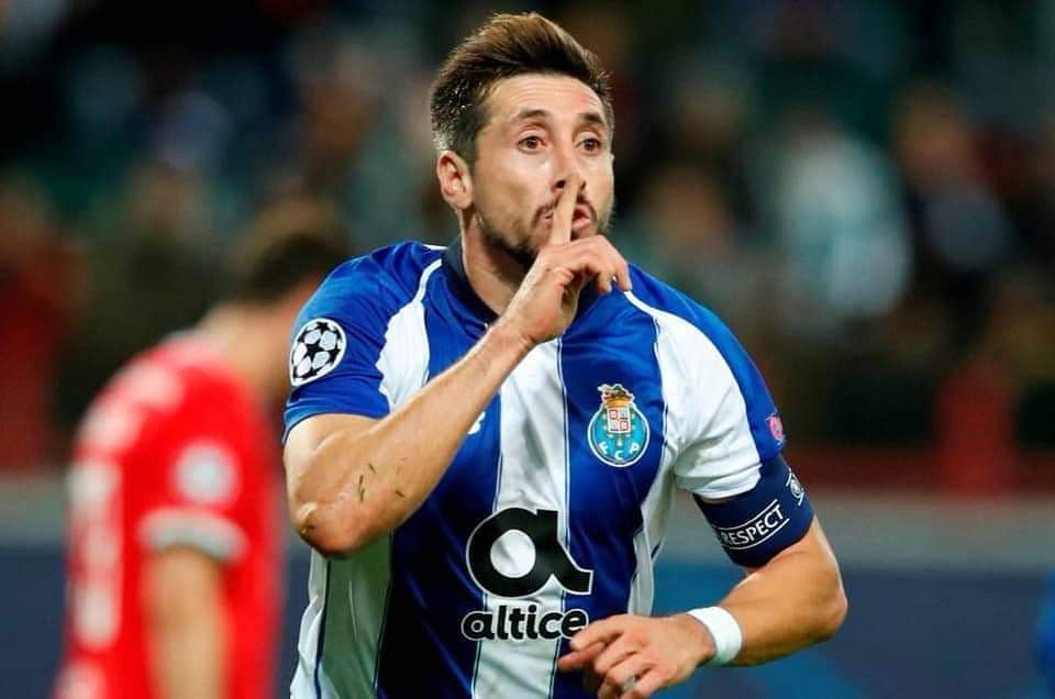 Héctor Herrera y su 'guapura' estarían casi amarrados para llegar gratis al Milan