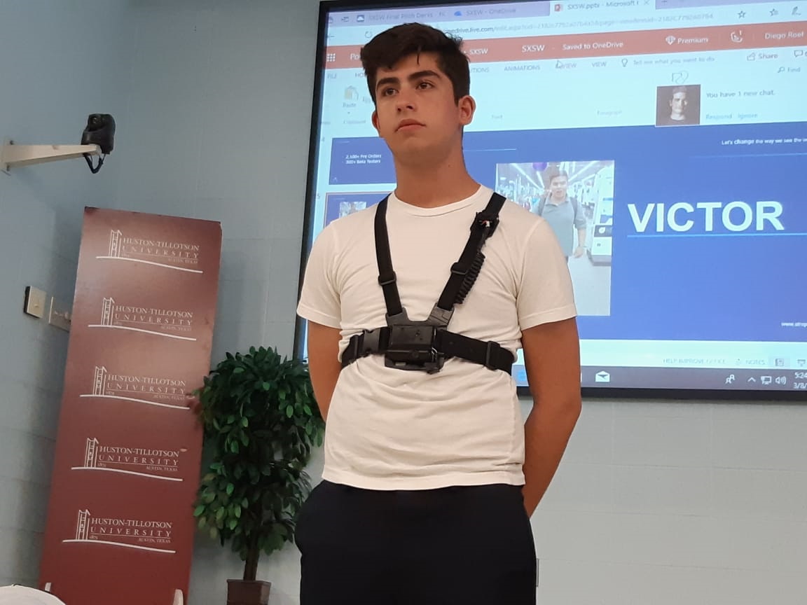 Joven mexicano gana festival internacional para emprendedores con su arnés para invidentes