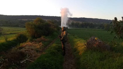 TLAHUELILPAN, HIDALGO, 23MARZO2019.- Soldados del Ejército Mexicano al realizar reconocimientos terrestres sobre el poliducto Tuxpan-Tula que se localiza a inmediaciones de Tlahuelilpan, municipio de Tlaxcoapan, Hidalgo, localizaron una toma clandestina con fuga de hidrocarburo (gasolina) de aproximadamente seis metros de altura.