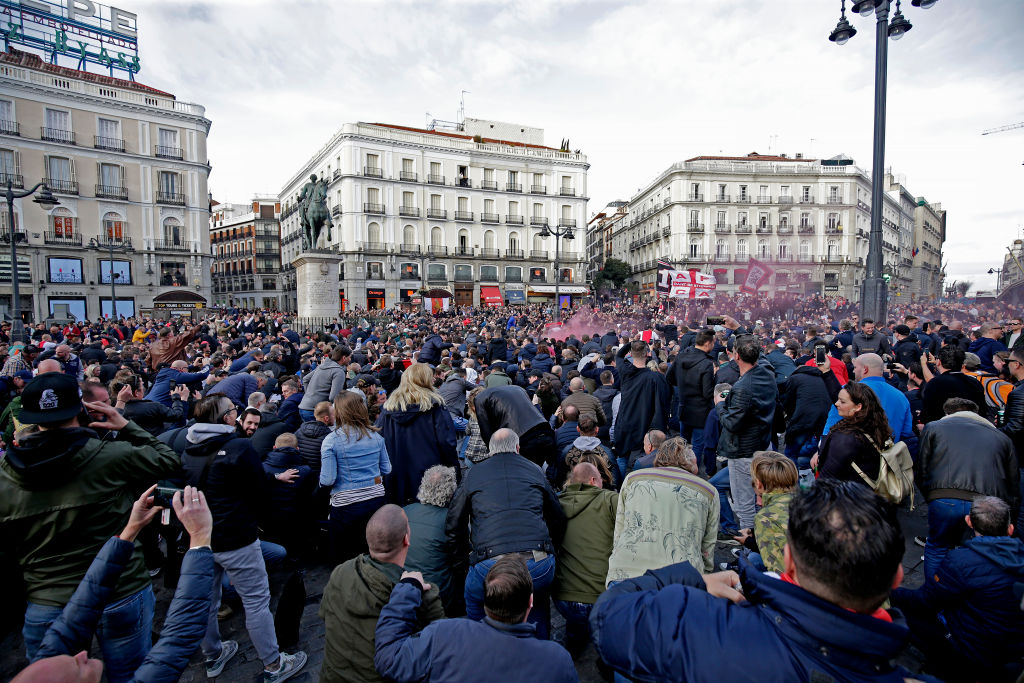 En imágenes: Así armó la fiesta la afición del Ajax en las calles de Madrid