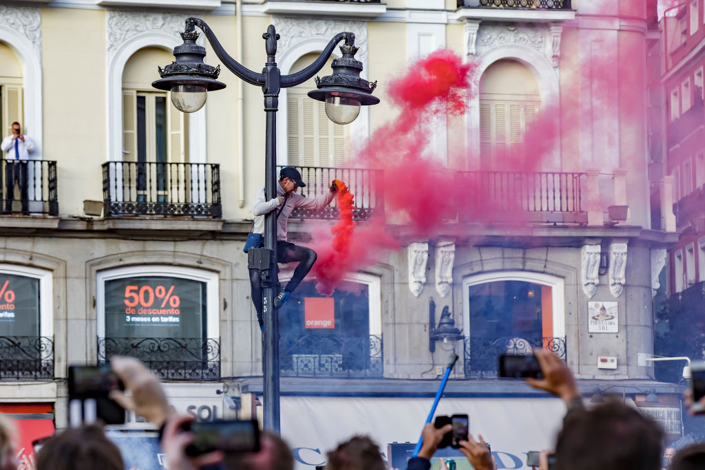 En imágenes: Así armó la fiesta la afición del Ajax en las calles de Madrid