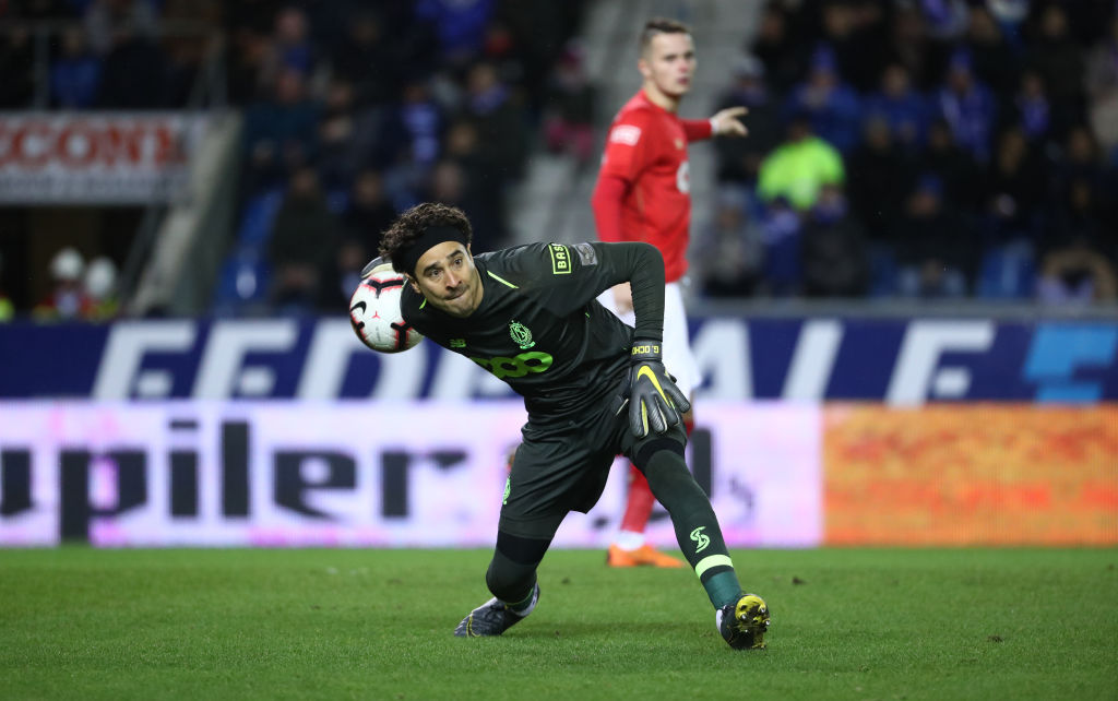 Mientras aquí lo odian, en Bélgica eligieron a Guillermo Ochoa el mejor portero de la liga