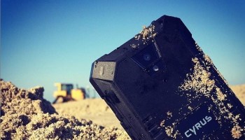 Cyrus, el smarthphone sumergible que aguanta caídas hasta de 2 metros