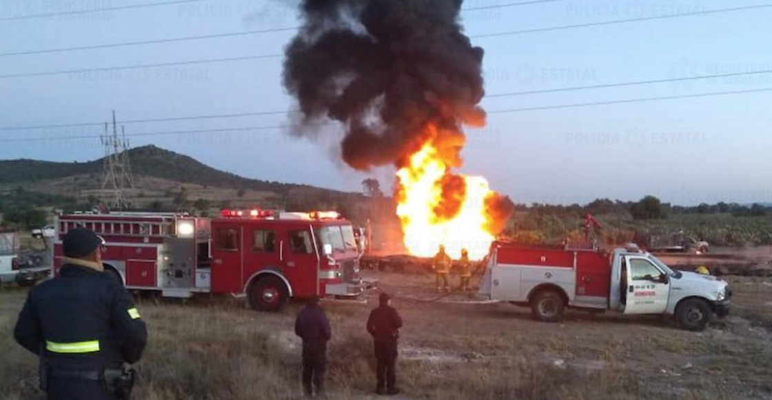 Durante la madrugada, una toma clandestina se incendió en Axapusco, Edomex