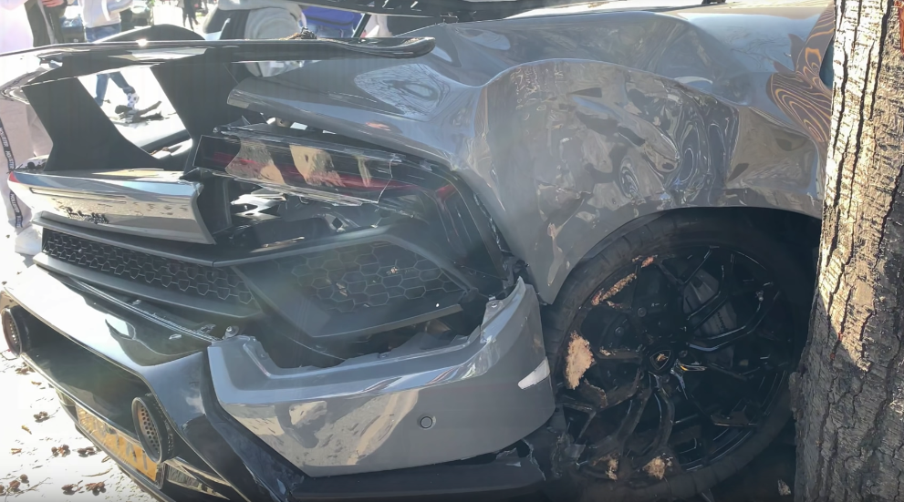 El momento en el que destruyen un Lamborghini de  millones de pesos