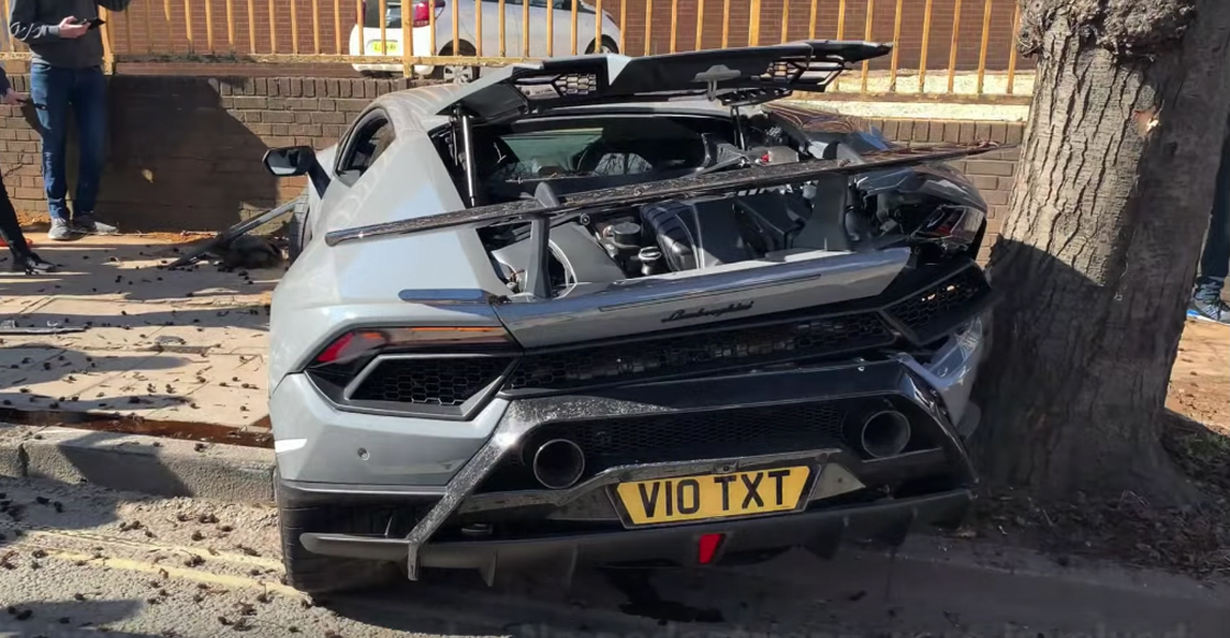 El momento en el que destruyen un Lamborghini de  millones de pesos