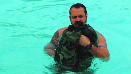 Navy Seals usan pantalones como salvavidas