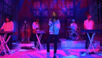 Premio doble: Tame Impala interpreta dos nuevas canciones en Saturday Night Live