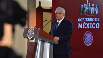 Con todo y sus 'tropiezos'; AMLO nombra a los comisionados de la CRE