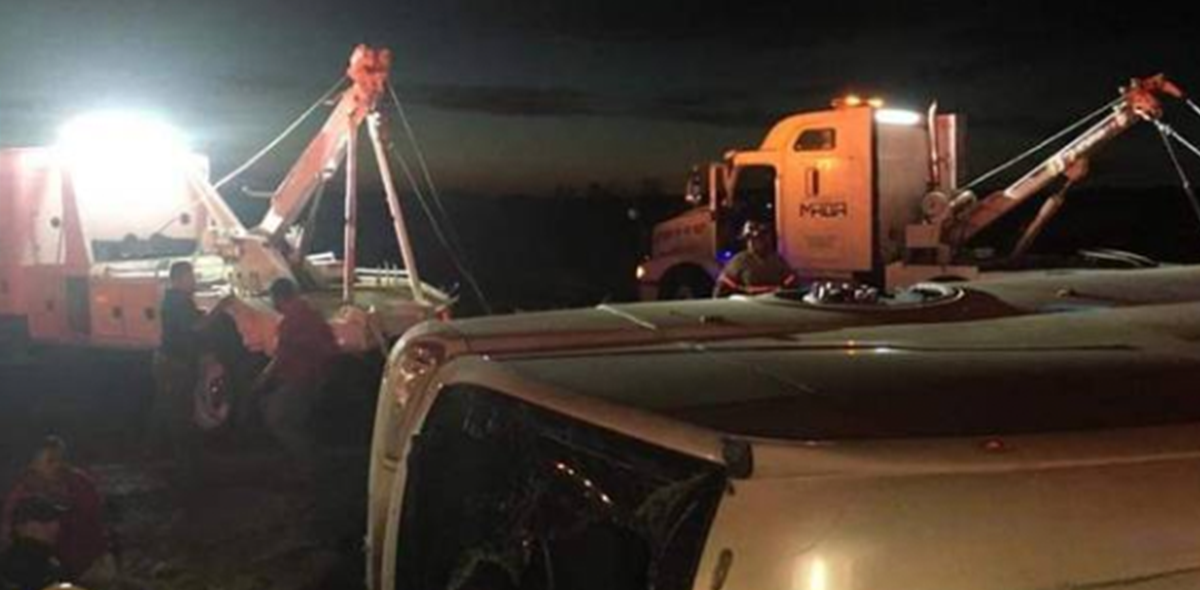 Tragedia! 11 muertos y 18 heridos tras volcarse el camión de la porra de  Santos