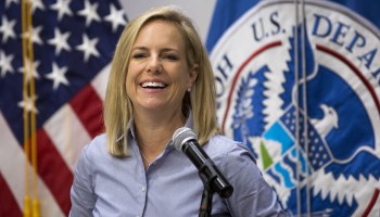 ¡Tsss! Renuncia la secretaria de Seguridad Nacional de Estados Unidos