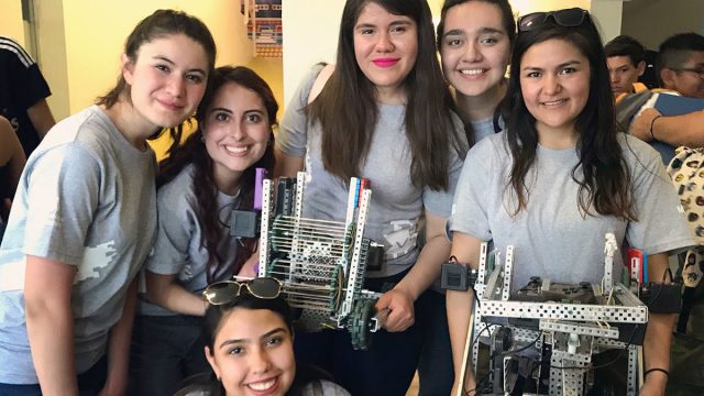 Female Power! Estas jóvenes representarán a México con sus robots