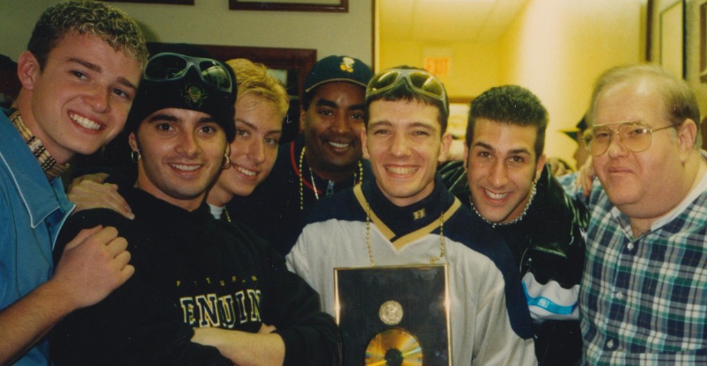 Platicamos con Lance Bass de *NSYNC sobre ‘The Boy Band Con: The Lou Pearlman Story’