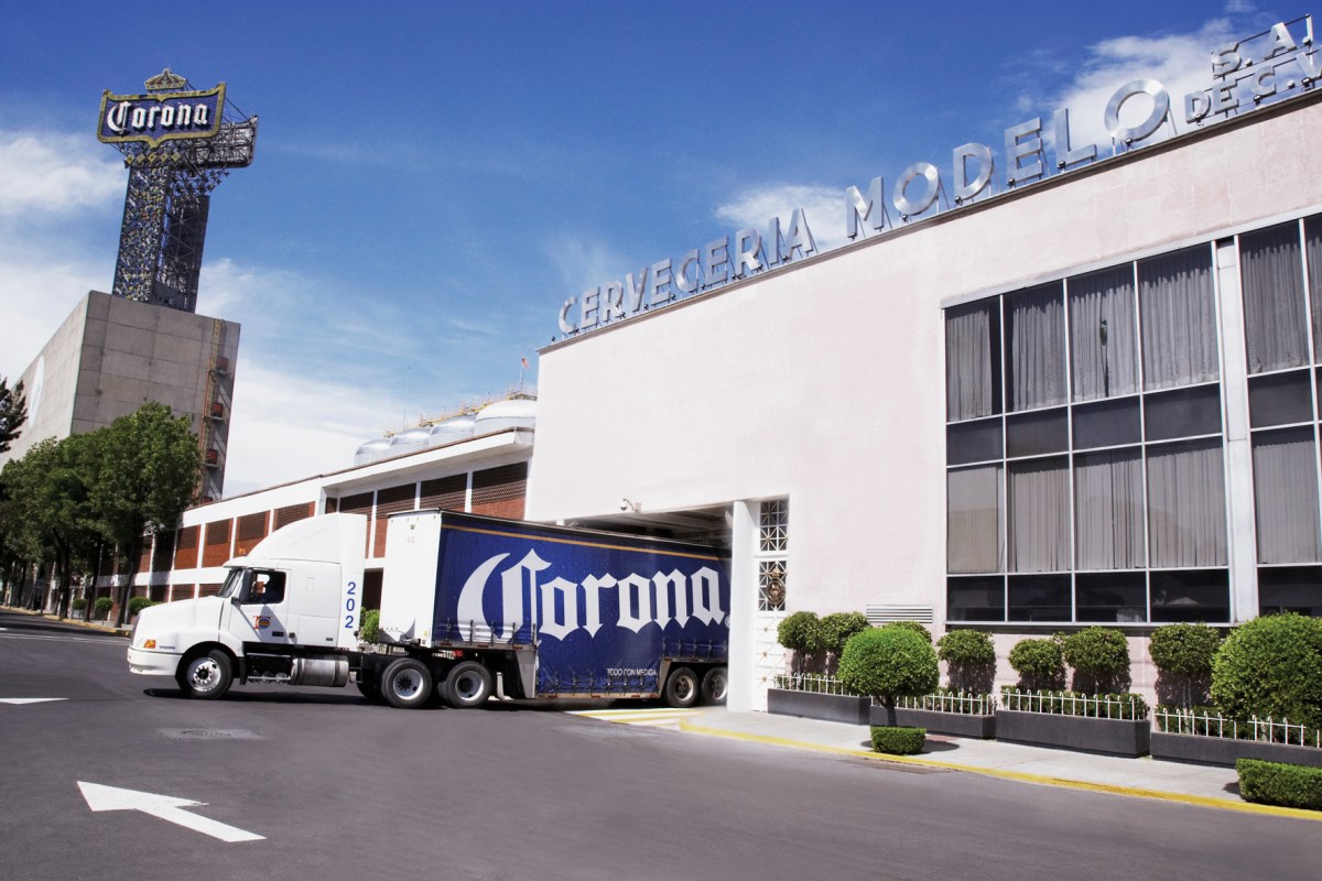 Grupo Modelo anuncia suspensión de producción y distribución de cerveza