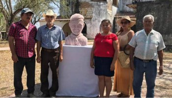 Del creador de AMLO con paperas, llega el busto de Mario Moreno "Cantinflas"