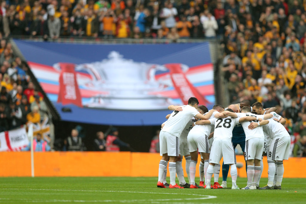 Fanático de los Wolves comenzó batalla campal con fans del Watford; terminó golpeado