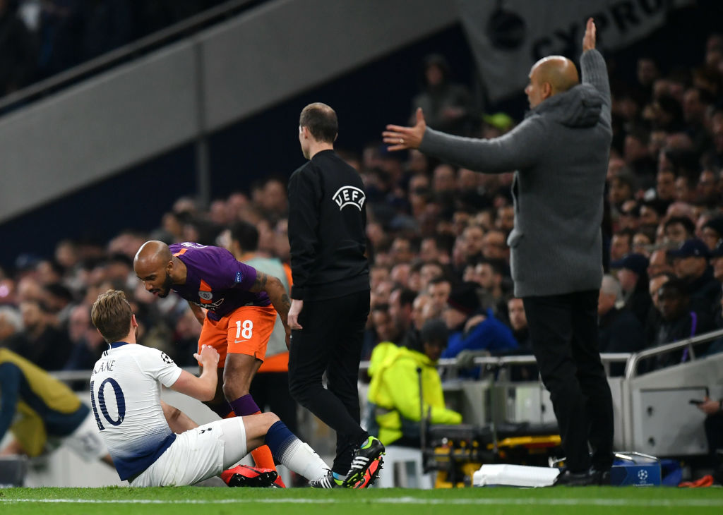 En imágenes: La dolorosa lesión de Harry Kane ante Manchester City