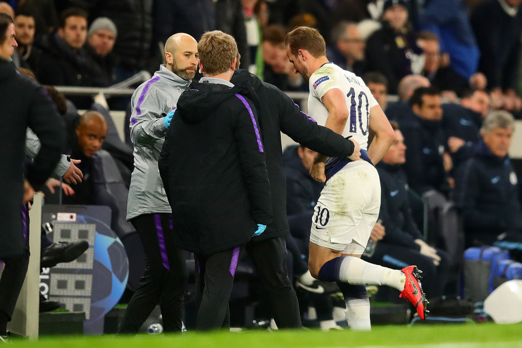 En imágenes: La dolorosa lesión de Harry Kane ante Manchester City