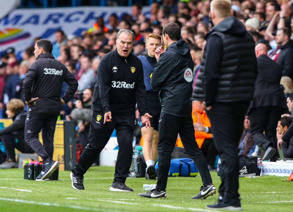 Anotaron mientras un rival estaba lesionado y el ‘Loco’ Bielsa ordenó dejarse marcar un gol 