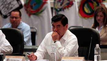 BOCA DEL RêO, VERACRUZ., 23NOVIEMBRE2010.- Mario Marn, gobernador de Puebla durante la Reunin Plenaria de la Conferencia Nacional de Gobernadores, en dicho evento participaron veinticinco mandatarios de diversos estados de la Repblica, los gobernadores dialogaron por espacio de dos horas de temas relevantes para el Pas, para la reunin del siguiente ao se eligi de manera unnime al estado de Nuevo Len quien fungir como anfitrin de la misma.