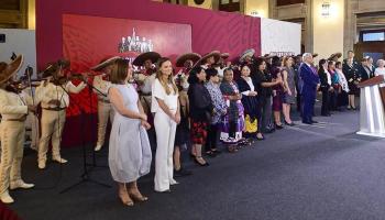 "Amor eterno" sonó en la conferencia de AMLO pa' celebrar a las mamás