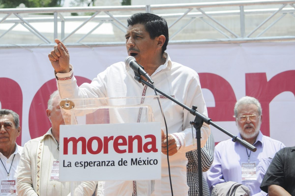 CIUDAD DE MÉXICO, 12JUNIO2016.- Salomón Jara, excandidato al gobierno de Oaxaca, durante el mítin que encabezó Andrés Manuel López Obrador, presidente del partido Movimiento de Regeneración Nacional (Morena), en la explanada del Hemiciclo a Juarez, para hacer un balance de las pasadas elecciones en diversos estados del país. López Obrador convocó a una marcha el próximo 26 de junio en apoyo a los maestros de la Coordinadora Nacional de los Trabajadores de la Eduación.