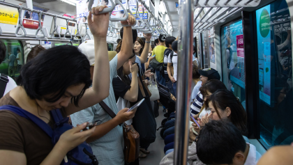 App contra 'arrimones' gana popularidad en el Metro de Tokio