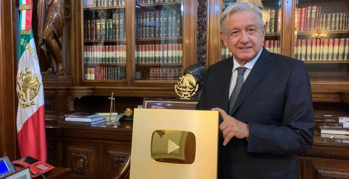 ¡Todo un influencer! AMLO recibió el botón de oro de YouTube