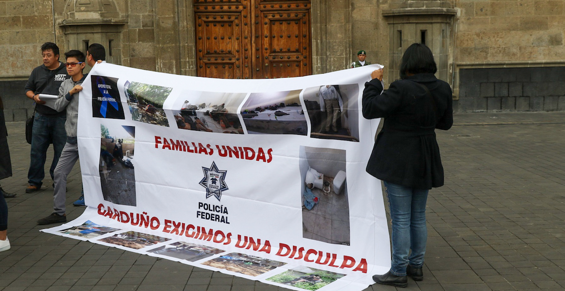 "¡No somos fifís!", familiares de policías federales exigen una disculpa del titular del INM