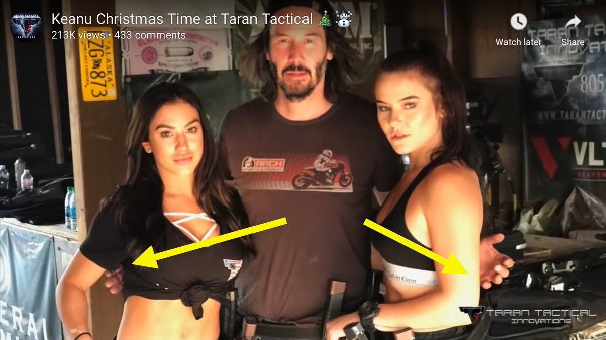 El ademán de Keanu Reeves cuando posa con una fan que se está haciendo viral