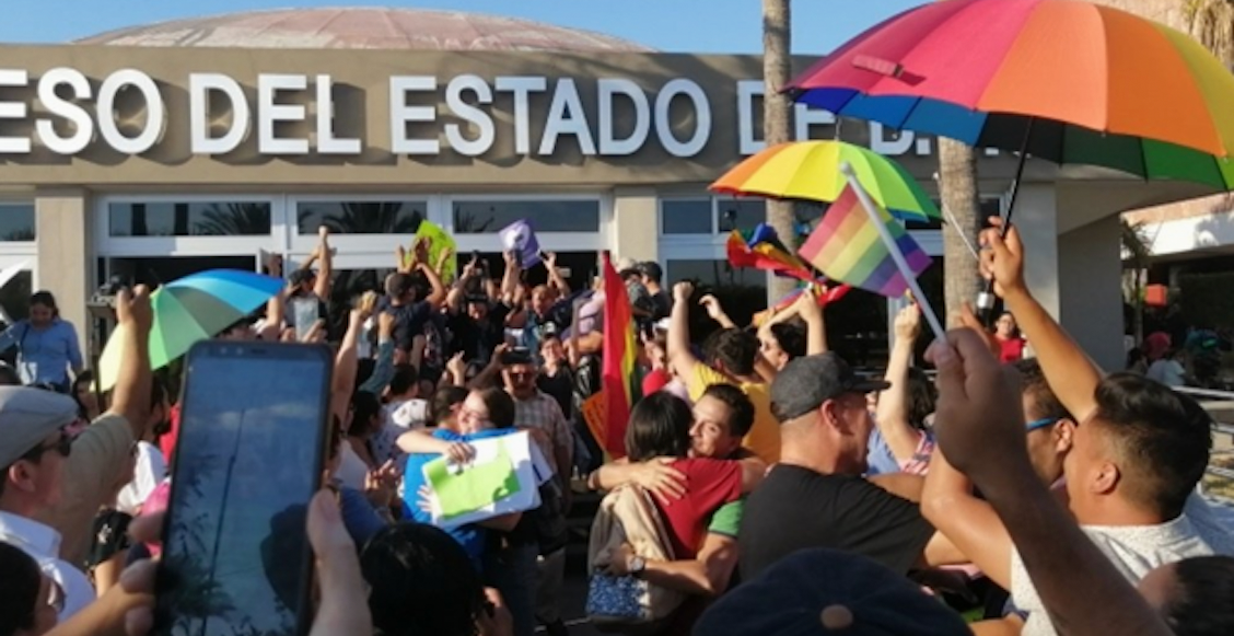 En medio de protestas, Baja California Sur aprueba el matrimonio igualitario