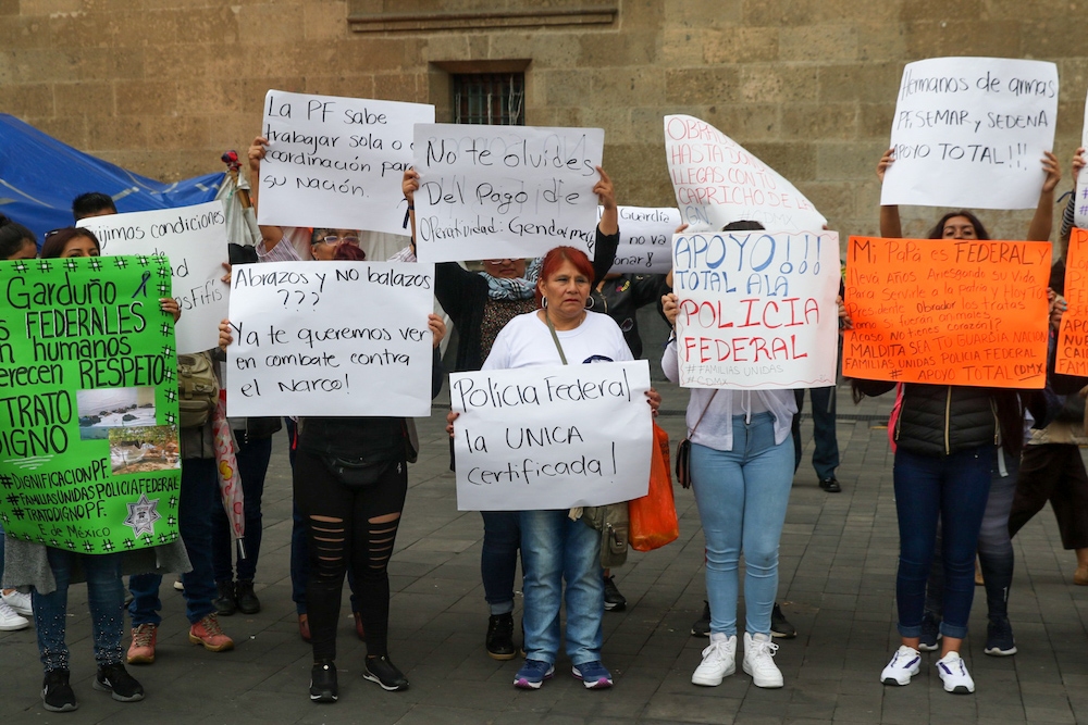 policía-federal-migrantes-familiares